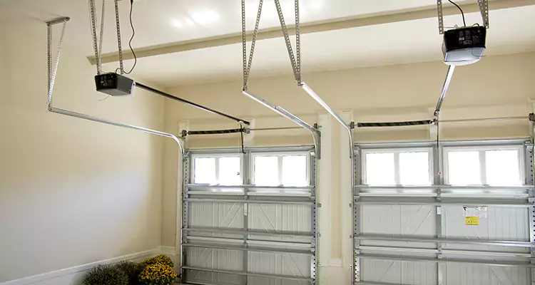 Residential Emergency Garage Door Repair in West Pensacola, FL