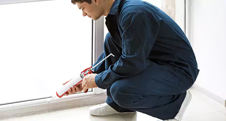 Window Glass Caulk Repair in West Pensacola, FL